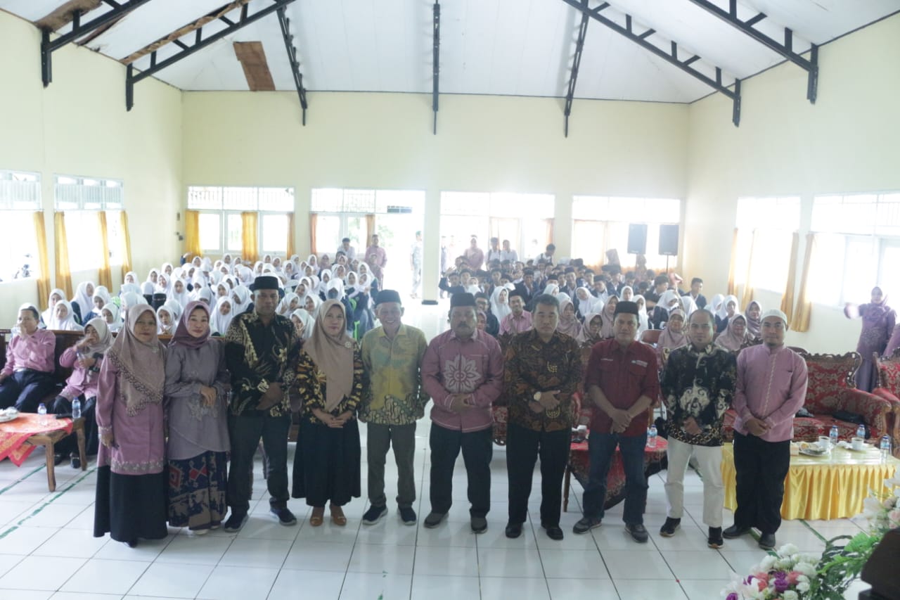 MAN 1 TERNATE GELAR WORKSHOP KTI DAN SEMINAR HASIL PENELITIAN KTI SISWA KELAS XII