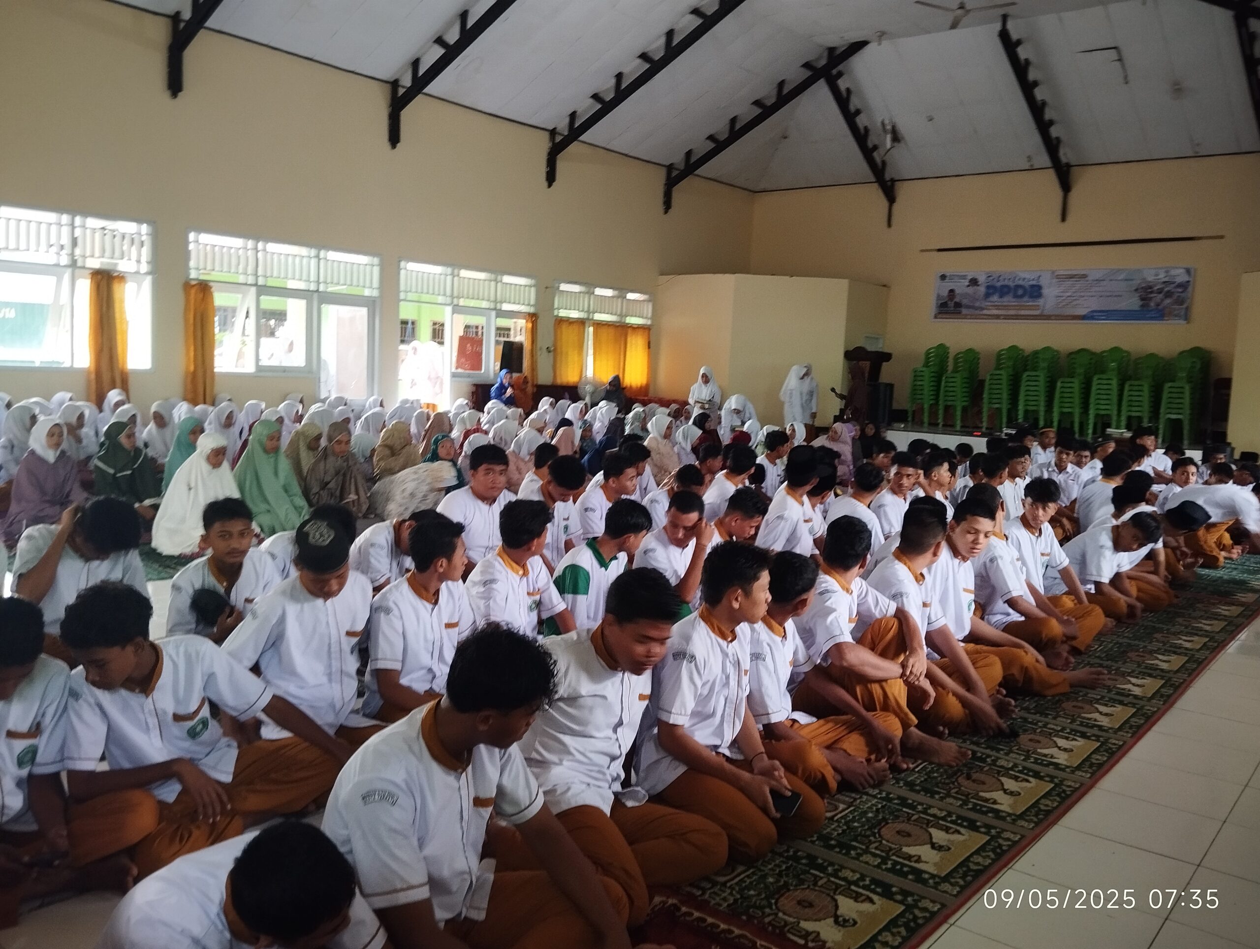 OSIM dan ROHIS MAN 1 Ternate adakan Khataman Qur'an dan Dzikir Bersama. OSIM dan ROHIS MAN 1 Ternate adakan Khataman Qur'an dan Dzikir Bersama.