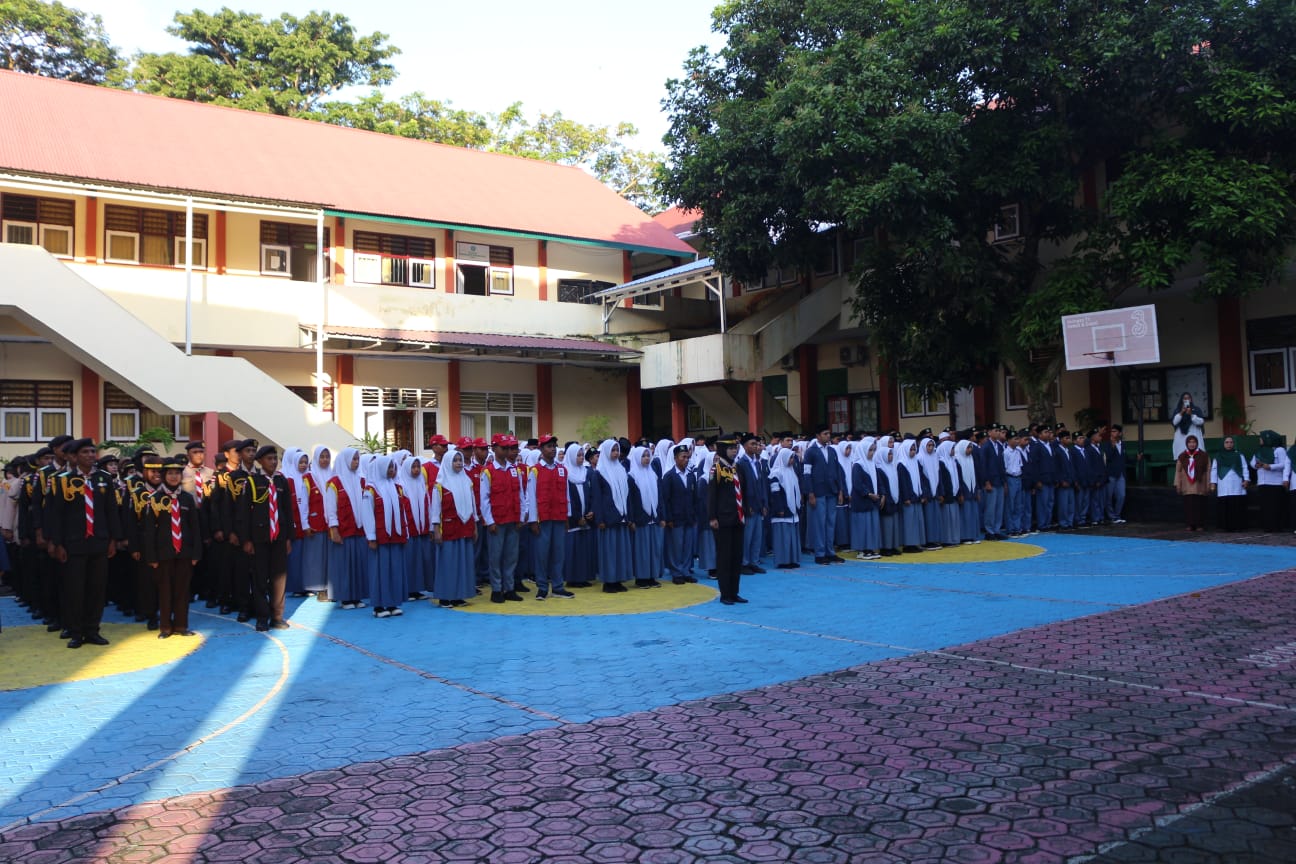 MAN 1 Ternate Lantik Pengurus Baru OSIM, MPK, Pramuka, PMR, Rohis dan PIK-R