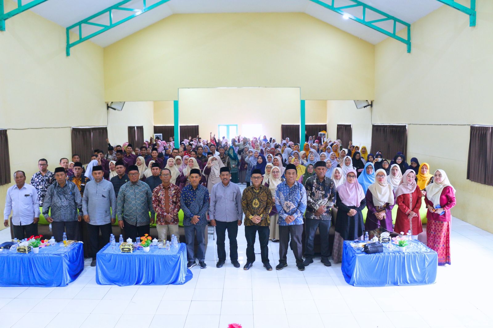 49 Guru ikuti MGMP, MAN 1 Ternate Komitmen Tingkatkan Penguatan Kualitas Tenaga Pendidik 49 Guru ikuti MGMP, MAN 1 Ternate Komitmen Tingkatkan Penguatan Kualitas Tenaga Pendidik