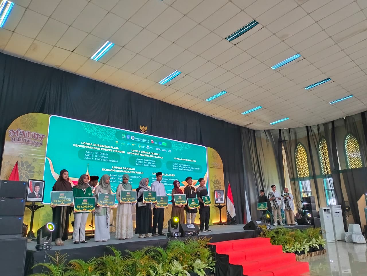 Tim MansterBisa MAN 1 Ternate Raih Juara I Lomba Cerdas Cermat Ekonomi Syariah Malut Halal Fair 2026