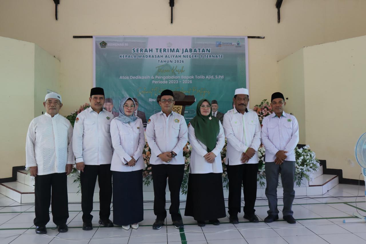 SERAH TERIMA JABATAN KEPALA MAN 1 TERNATE BERLANGSUNG KHIDMAT