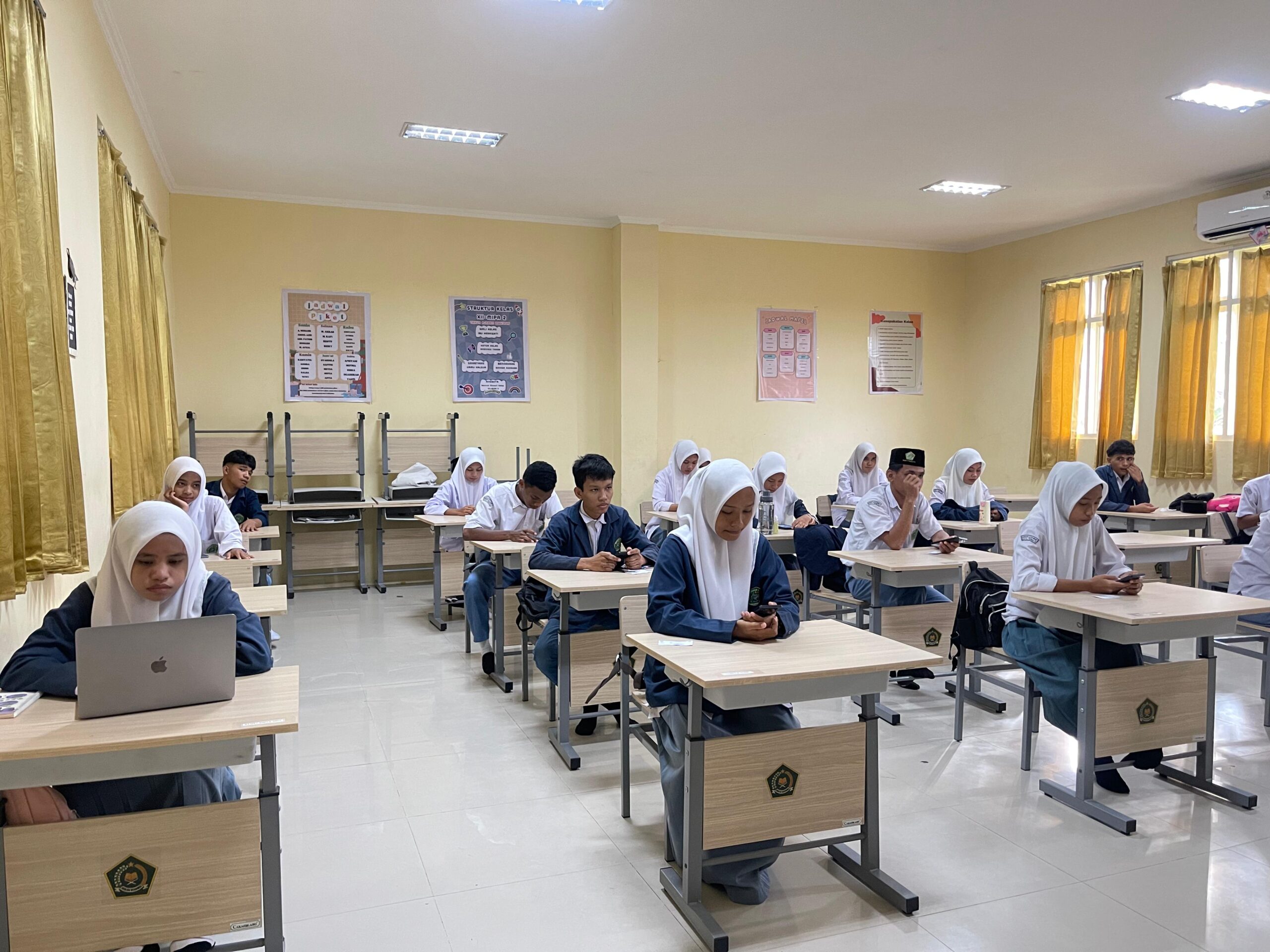 Pelaksanaan Ujian SAT di MAN 1 Ternate Berjalan Lancar