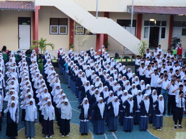 Awali Pekan dengan Semangat Baru, MAN 1 Kota Ternate Sambut Siswa Baru dan Perkuat Budaya Disiplin