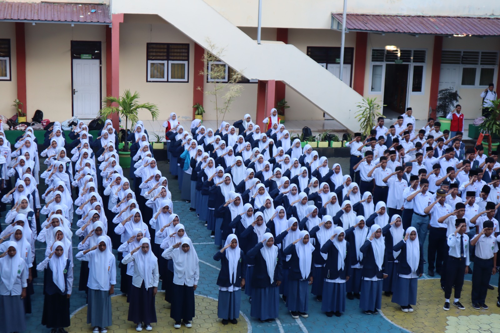 Awali Pekan dengan Semangat Baru, MAN 1 Kota Ternate Sambut Siswa Baru dan Perkuat Budaya Disiplin Awali Pekan dengan Semangat Baru, MAN 1 Kota Ternate Sambut Siswa Baru dan Perkuat Budaya Disiplin