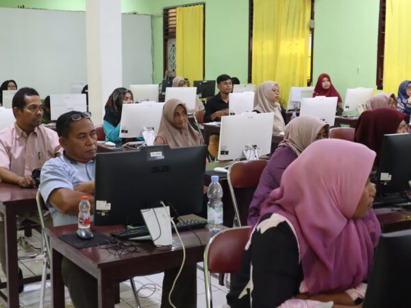 Rapat Evaluasi Bulanan MAN 1 Kota Ternate: Bukan Mencari Kesalahan, tetapi Menemukan Solusi dan Gagasan